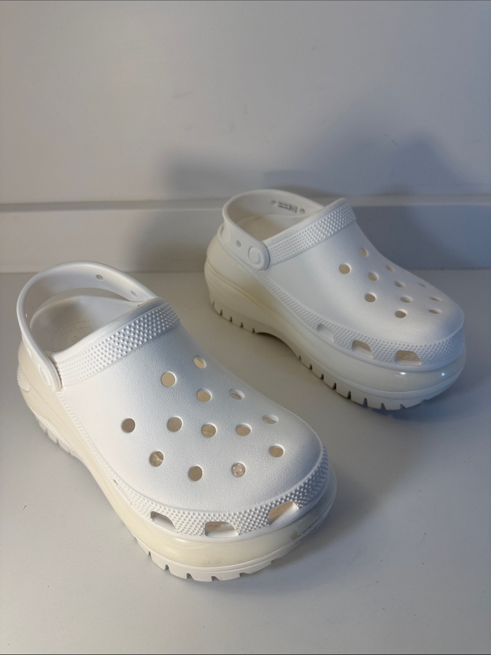 CROCS White Classic Mega Crush Clogs - Size 6 - Picture 4 of 11